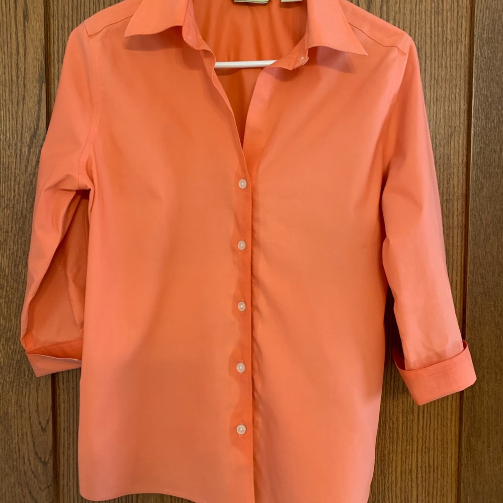 Wrinkle free women’s Eddie Bauer  blouse/top.